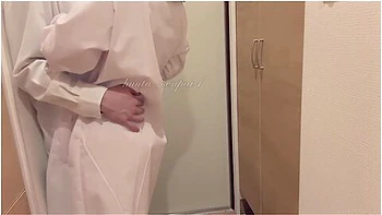 玄関えっち えっちな下着を着た彼女に玄関て襲われてしまいトアを開けたままハックて生中出し