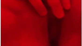 Muy Cachonda Masturbandome Con Un Poco De Ayuda