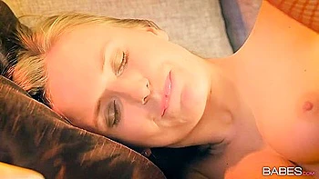 Aislins Solo Euro Seduction Radiates Tantalizing Desire