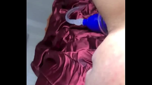 [Area51FREAK] uncontrollably SQUIRTING HERSELF after using VAGINA PUMP