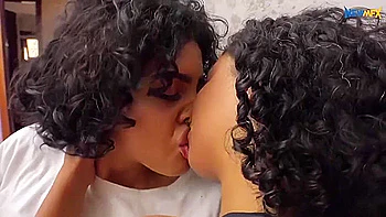 Exciting Lesbians Kissing Filthy
