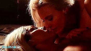 Squeaky Aubrey Blacks Wet Pussy