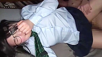 [ktra-339] A Beautiful Girl Wearing Glasses: 10 Girls, Continuous Sex, 38 Hours, A Set Of 2 Dvds 20