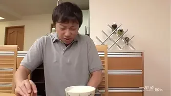 隣に住むいつもノーブラ透けチク妻は中出しOKのサイン 1