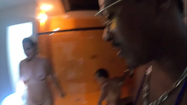 Deixei minha esposa dar para anão da TV  Zezinho Tevez . Paty Bumbum  -Nego Catra