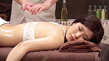 0000659 デカパイ 美女 キスなどが含まれている