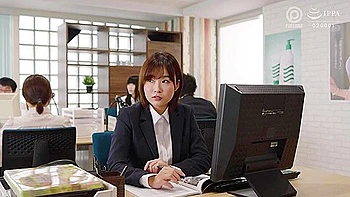 OLが出張先のホテルで上司と激しいセックスを繰り広げる