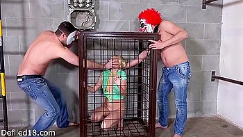 Fickten Das Notgeile Luder Einfach 2 Typen Im Keller