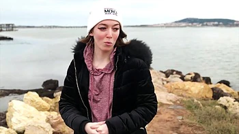 Rose is blowing out two big candles for her 20th birthday! - Jacquie et Michel TV