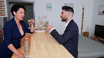 In missionary, Lisa quickly gets wet! - Jacquie et Michel TV