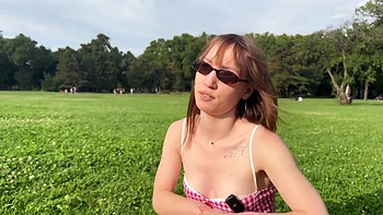 Elea, 27, came for a change of scenery ... - Jacquie et Michel TV