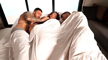 Nuestra Hermanastra Colombiana Nos Regala Su Estrecho Cono Y Su Gran Culo Doble Penetracion