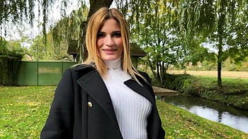 Cat In Mini wanted to keep the surprise effect... - Jacquie et Michel TV