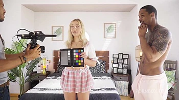 Nuestra companera de piso no tiene dinero para su habitacion