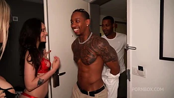 Dos hermanastras muy cachondas comparten dos bbc