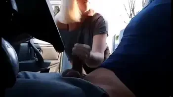 Young throws these trash cans, she thumps on a guy who takes out his cock! She allucinates!