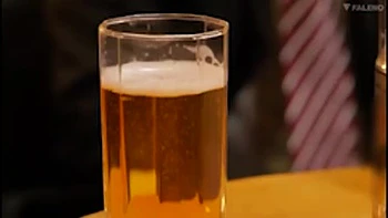 00450,A woman's pleasure is in full swing!