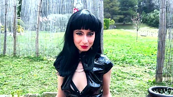 Cherry gives us the keys to Budapest ... - Jacquie et Michel TV