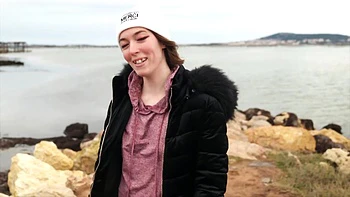 Rose is blowing out two big candles for her 20th birthday! - Jacquie et Michel TV