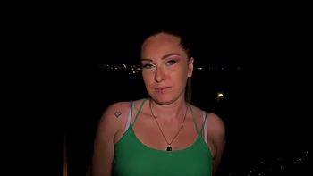 Victoria fights her urges with Jess and Lorenzo - Jacquie et Michel TV