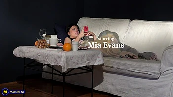 19 Year Old Girl Mia Evans Has Sex With An Old Grandpa