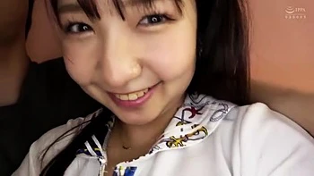 キュートな笑顔のミニ系巨乳美女がイチャイチャキスからフェラしてバックピストン