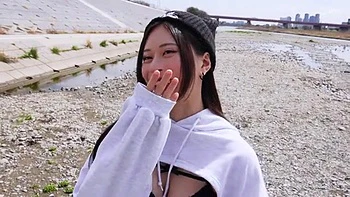 色気たっぷりの美尻美巨乳美女が乳首ビン立ちしてネットリラブラブフェラ