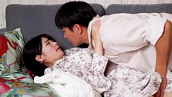 グラマーな美女がキスとオマンコ愛撫で淫らにハマるラブラブエッチ