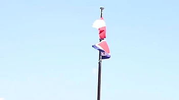 スレンダーで美脚の人妻が半年ぶりのエッチで手マンとすぐに濡れ濡れ