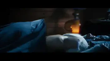 Aria London - Deadly Crush - 2018 - Follada por un fantasma en la cama - Tremenda MILF con tremendas tetas follando con el hombre invisible