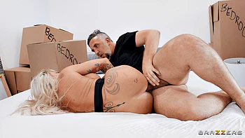 MILF Gets Railed By Mover