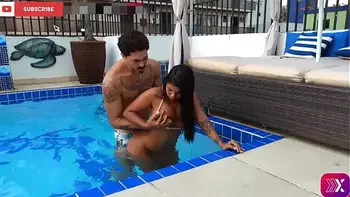 Sexo POV na piscina da Cobertura no Guarujá - Lucao e Lunna Vaz