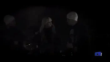 Aletta Ocean et Liza Del Sierra improvisent une partouze dans les toilettes