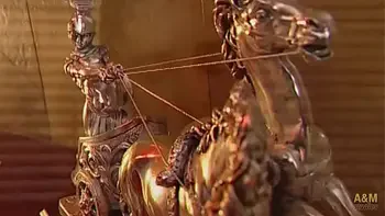 La secretaría caliente siempre dice si.