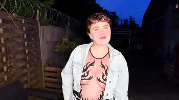 Betty, 26 years old, makes her way to the hardcore... - Jacquie et Michel TV