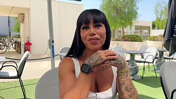 Sally, 35, manager of an equestrian center in Montauban! - Jacquie et Michel TV