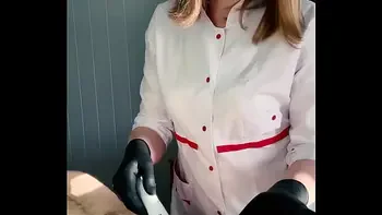 The client couldn't take it anymore and CUM vigorously during the procedure. With English subtitles