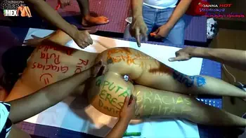 DESPUES DE FOLLARME ELLOS ESCRIBEN EN MI CULO INSULTOS Y MUCHO MAS