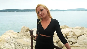 Vampires crack at the babysitter - Jacquie et Michel TV