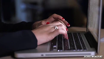 Caly, 35, likes to be in charge! - Jacquie et Michel TV