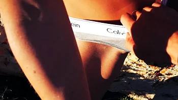 il me met un coup de queue pendant la randonnée