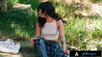 GIRLSWAY - Chanel Camryn Has Romantic Sex With Pretty Scarlett Alexis On Piano - SPANISH SUBTITLES