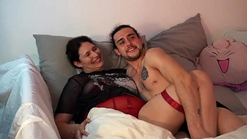 Giulia, 25, starts with a bang with an orgy! - Jacquie et Michel TV