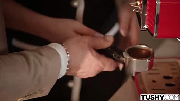 Insatiable Blonde Anna Claire Clouds Gapes Her Round Ass in Hardcore Anal Scene