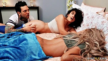 Two's Cumpany, Threesome: A Crowd: Part 1