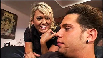 Milf get her pussy jammed by huge cock