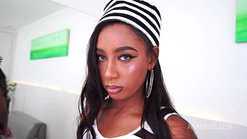 Bondaped #1: Brazilian Ebony Princess Jasminy Villar Handcuffed