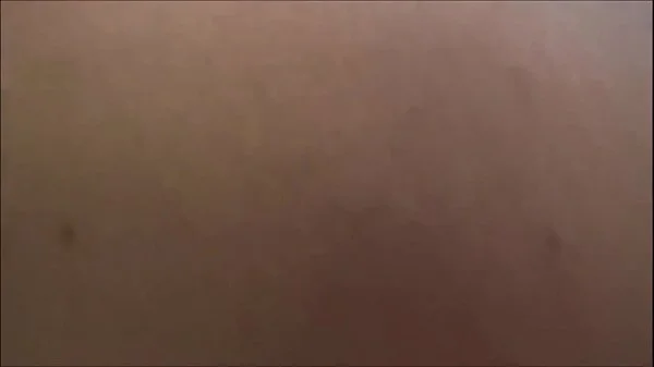 Super madre tetona le pide masaje a su hijo