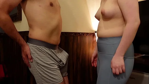 【閲覧注意】レギンスを穿いたS女性に男性の大切な無防備な金玉と竿をボコボコに殴られているにも関わらず勃起してしまい、更に叩かれてしまいました(;'∀')