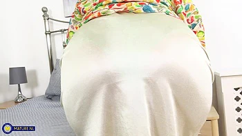 43 Year Old Olga Cabaeva Is A Curvy Spanish Milf With Big Nipples And Wants To Get Wet By Herself